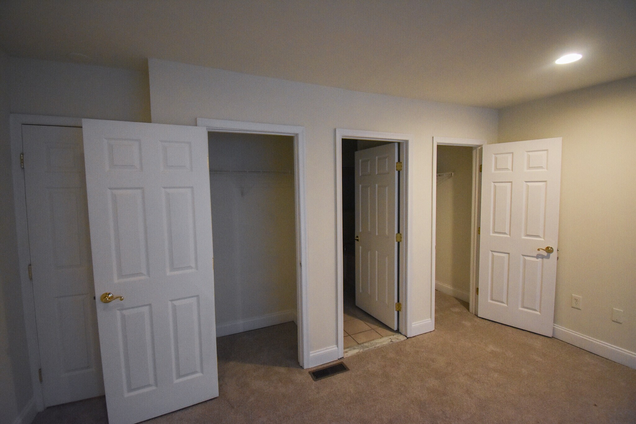 Building Photo - 13 S St NE