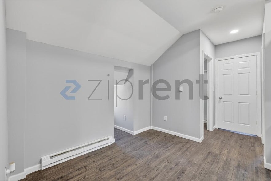 Building Photo - 158 Cliff St