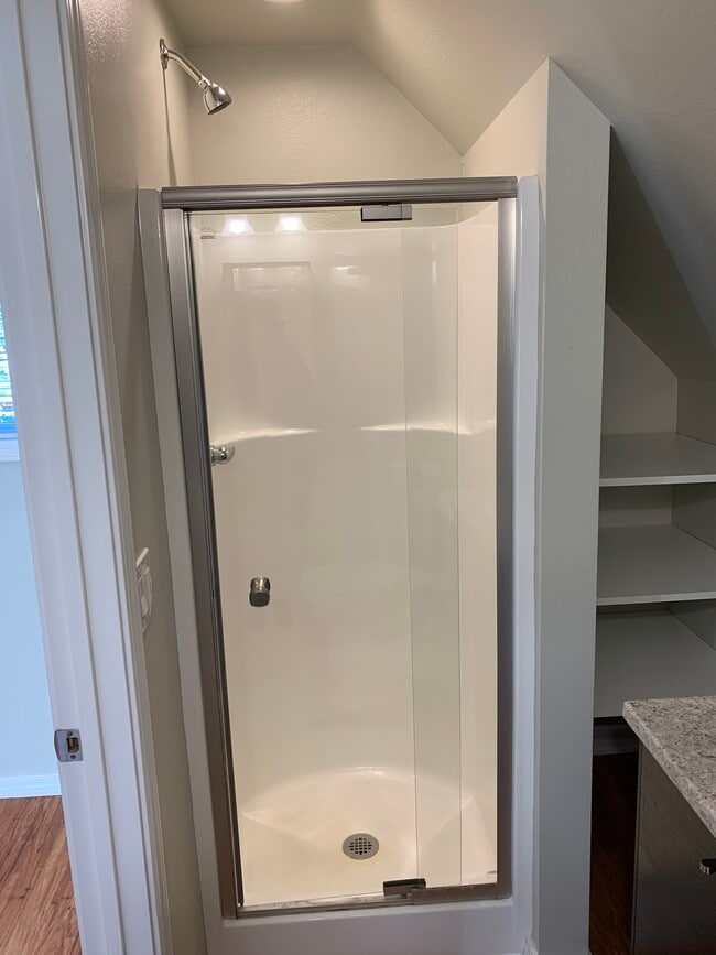 shower - 1924 SE 139th Ave