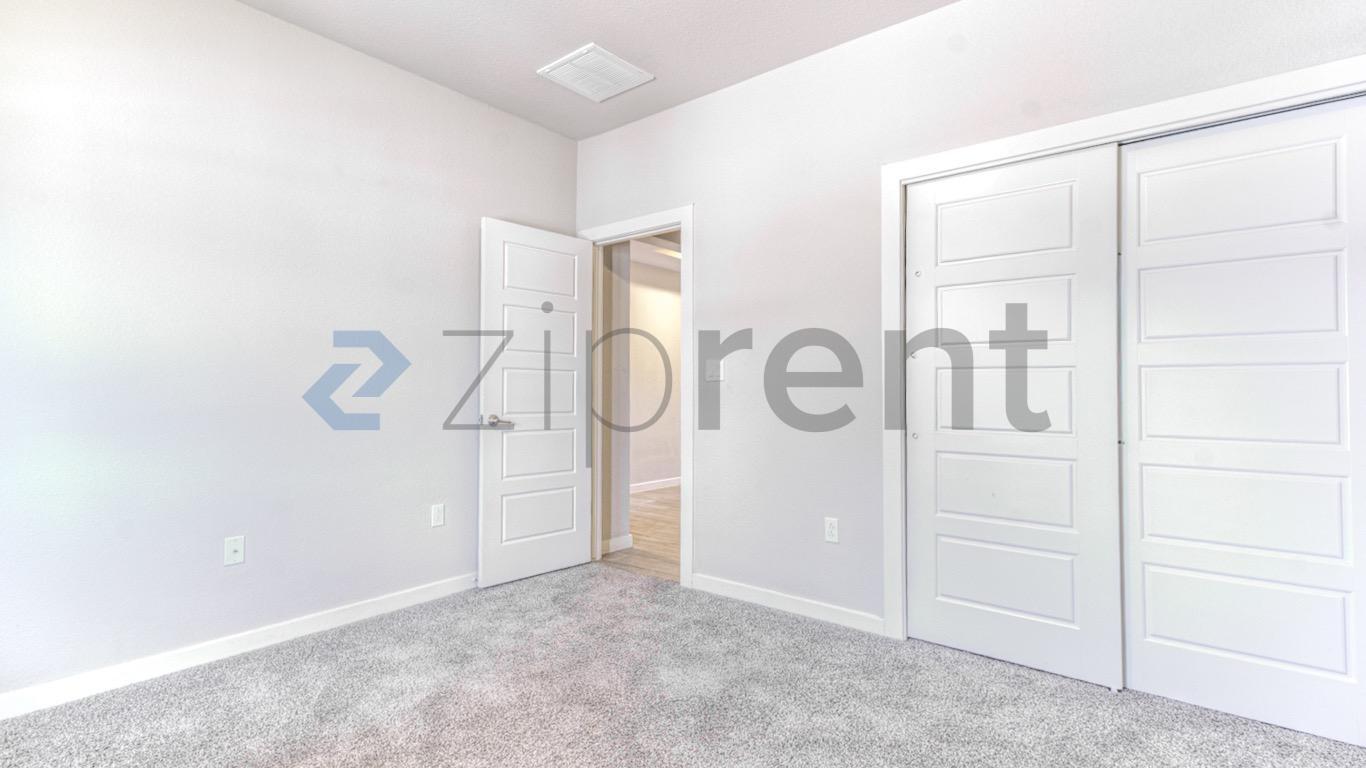 Building Photo - Unit
