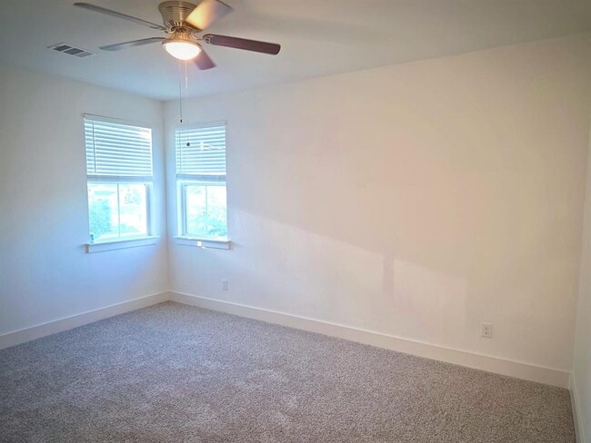Building Photo - 150 Elisha Dr