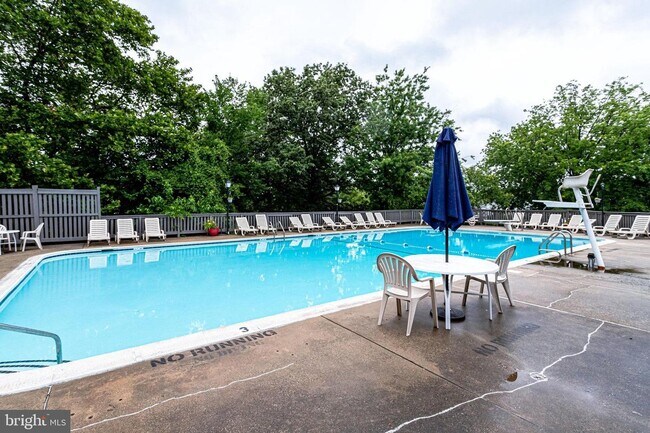 Building Photo - 2911 S Woodstock St