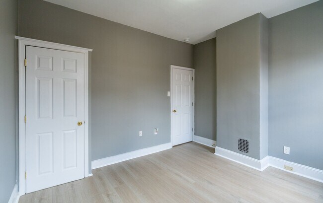 Building Photo - Charming 2 bedroom