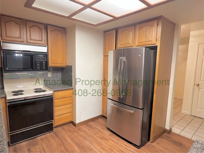 Building Photo - Almaden Townhome in Great Location! Pets N...