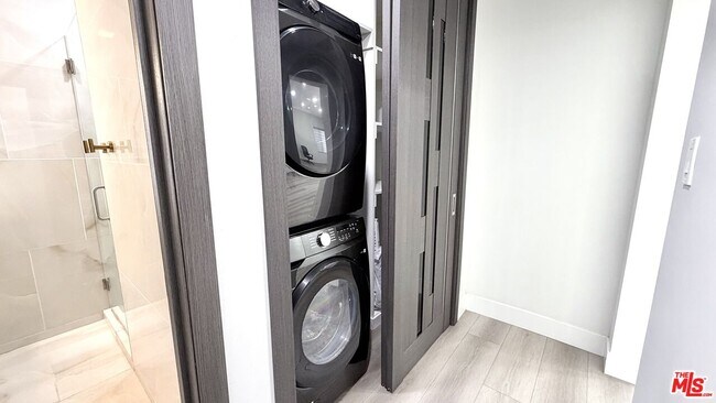 Building Photo - 11836 Rialto St