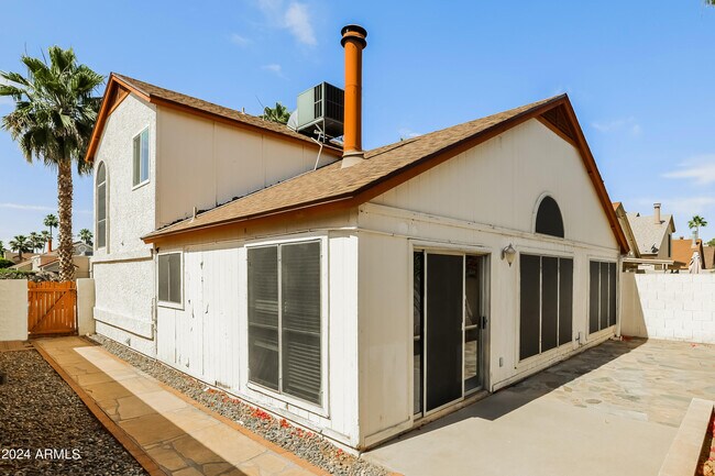 Building Photo - 514 E Topeka Dr