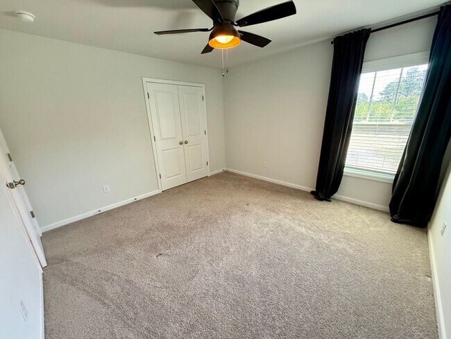 Building Photo - Heritage Bay Subdivision!