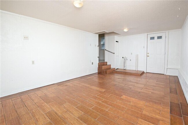 Building Photo - 4428 SE 40th St