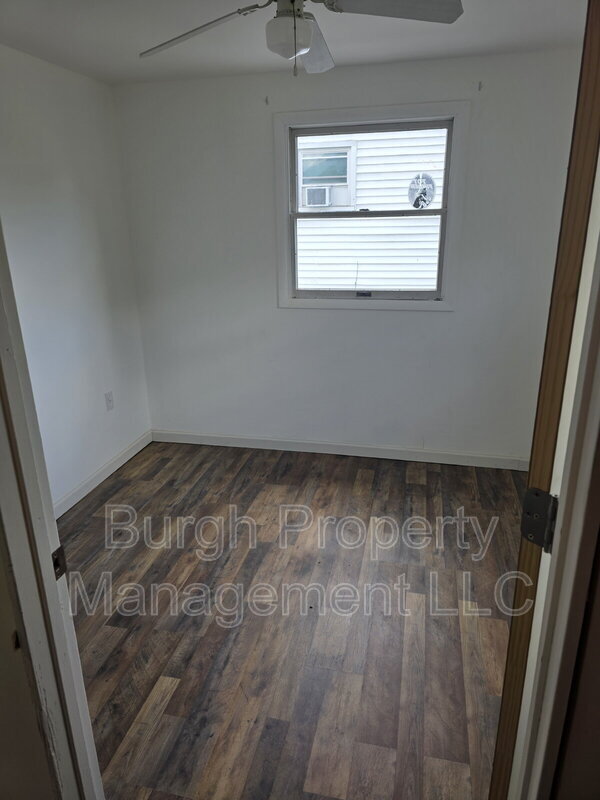 Building Photo - 549 Thompson Ave