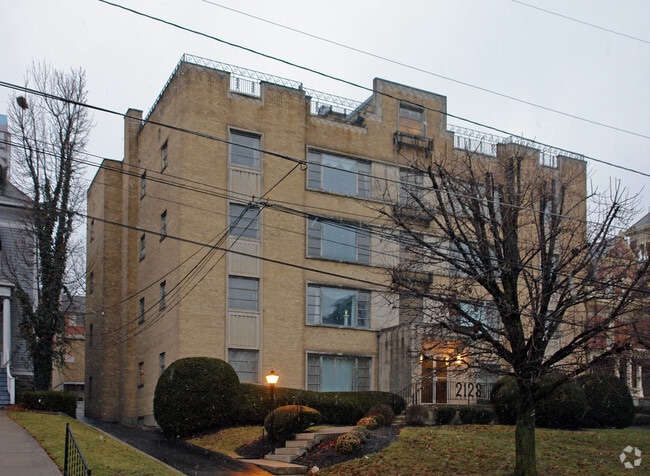 Primary Photo - 2123 Luray Ave