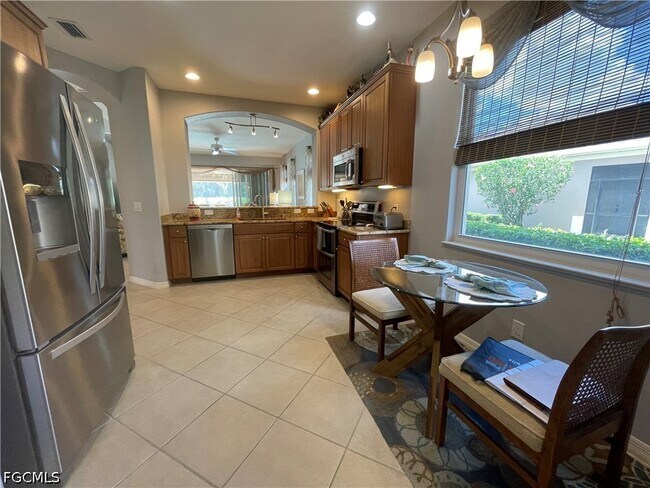 Building Photo - 10630 Camarelle Cir