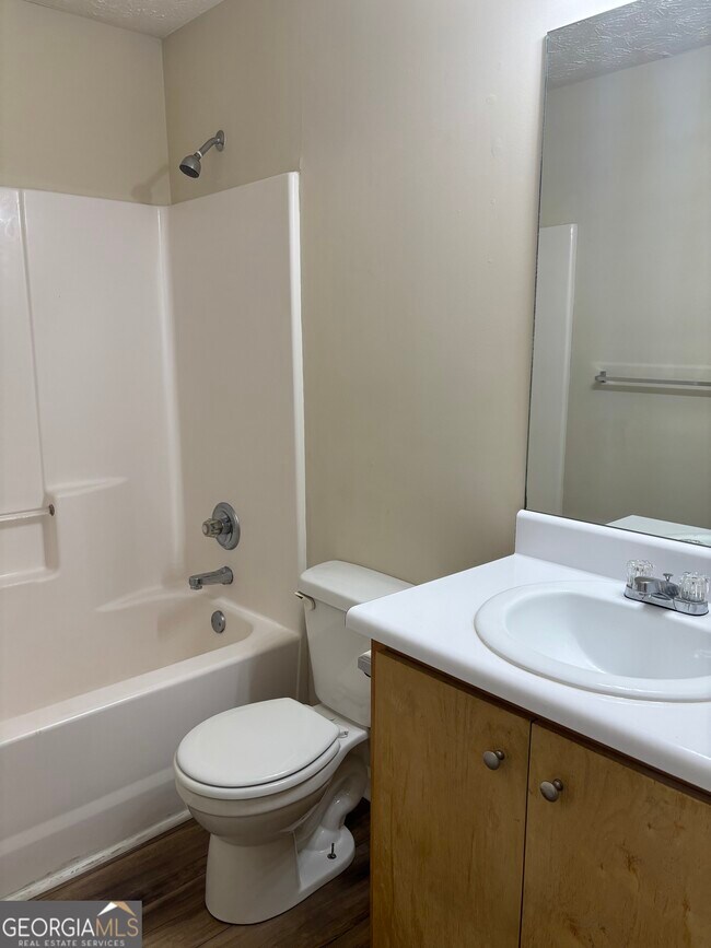 Building Photo - 97 Lily Dr