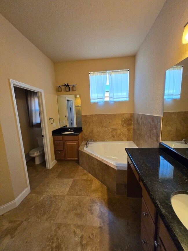 Building Photo - 5/3.5 Willow Oak Plantation