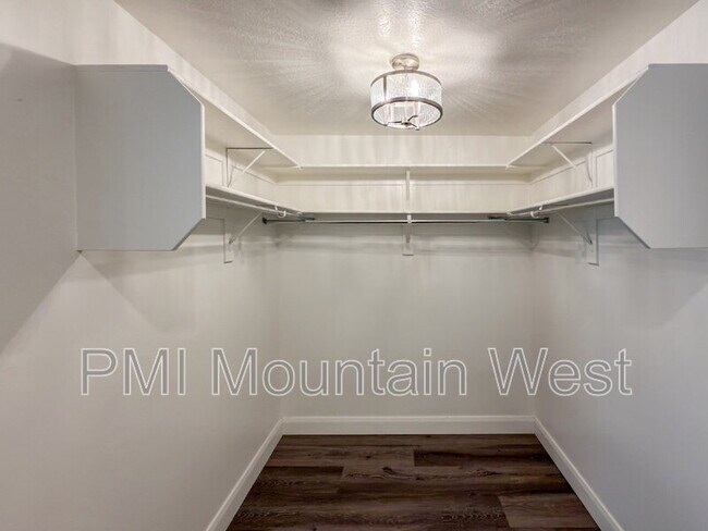 Building Photo - 88 S 900 E