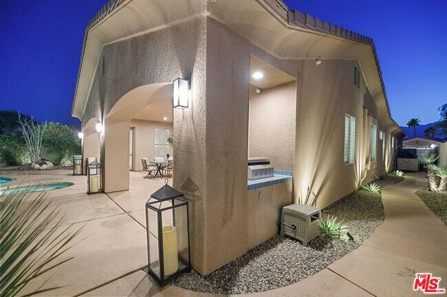 Building Photo - 4 Cartier Ct