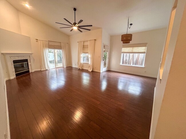 Building Photo - 3 Bedroom Home for Rent in Chico CA | Garage, Private Yard, Central HVAC