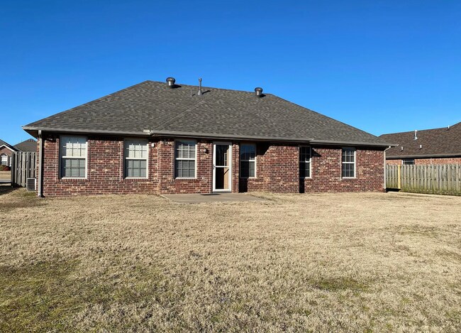 Building Photo - 320 Beasley Dr