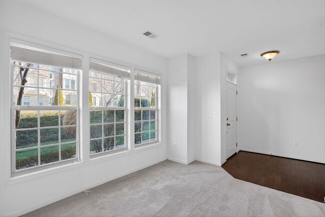 Building Photo - 610 Sprintsail Way