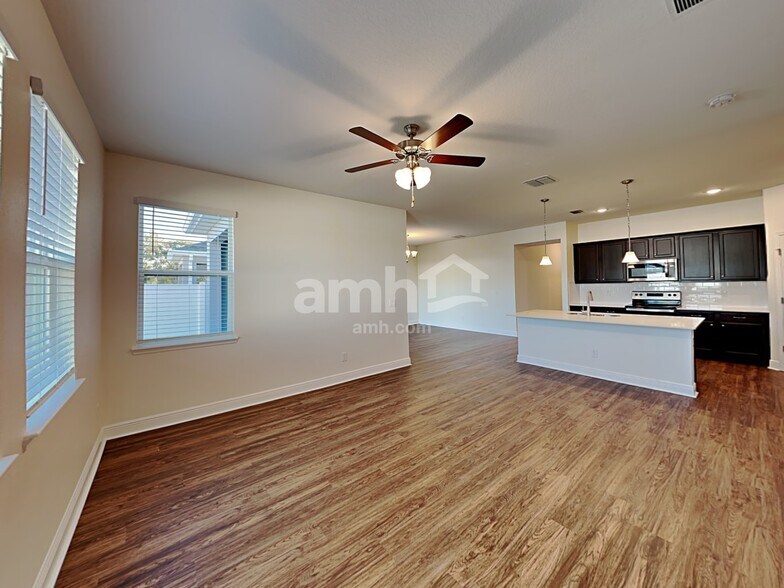 Building Photo - 1118 Sky Lks Dr