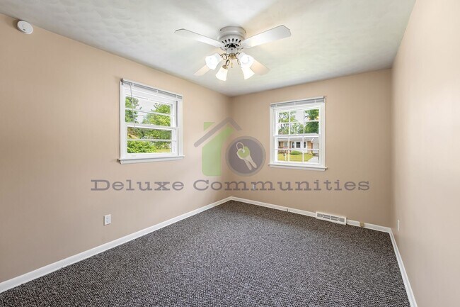 Building Photo - Charming 3 Bedroom 1.5 Bath
