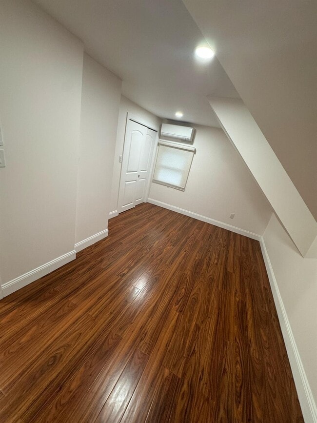 Building Photo - 7 Astronomy Ln