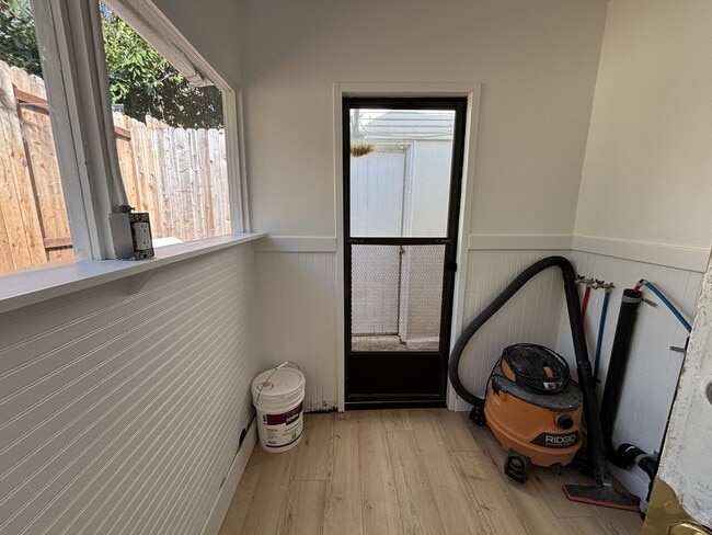 Building Photo - 2-Bedroom cottage for rent near downtown Placerville!