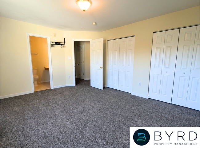 Building Photo - 7625 Fern Hollow Dr