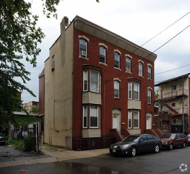 Primary Photo - 58-60 Bruen St