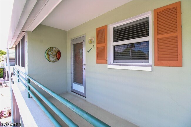 Building Photo - 300 Valley Stream Dr