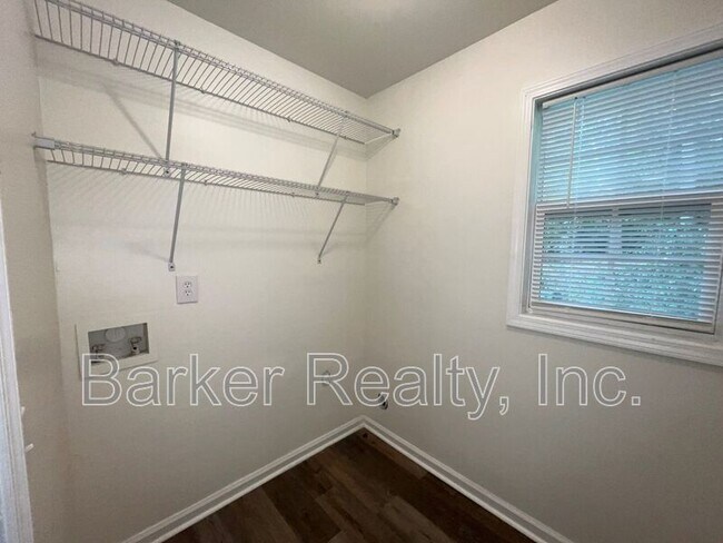 Building Photo - 7520 Stuart Dr
