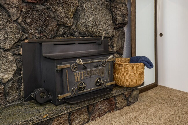 Building Photo - 1416 E Hollow Dale Dr