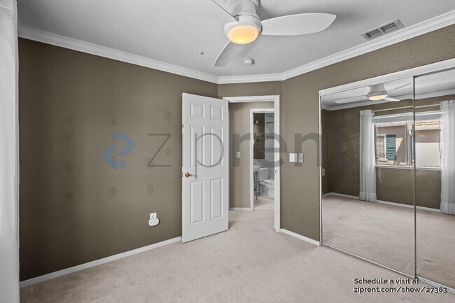 Building Photo - 2018 Swan St