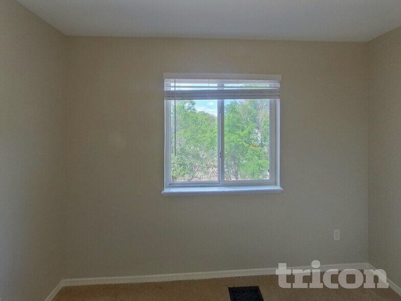 Building Photo - 6530 Latah Ln