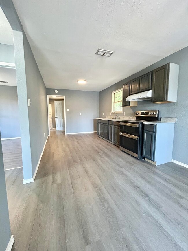 Building Photo - 2314 Pine St