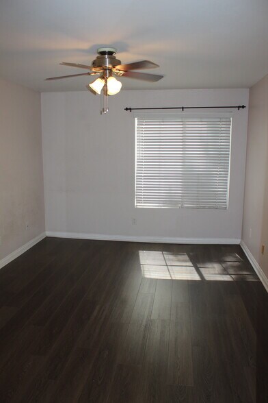 Building Photo - 21450 Burbank Blvd