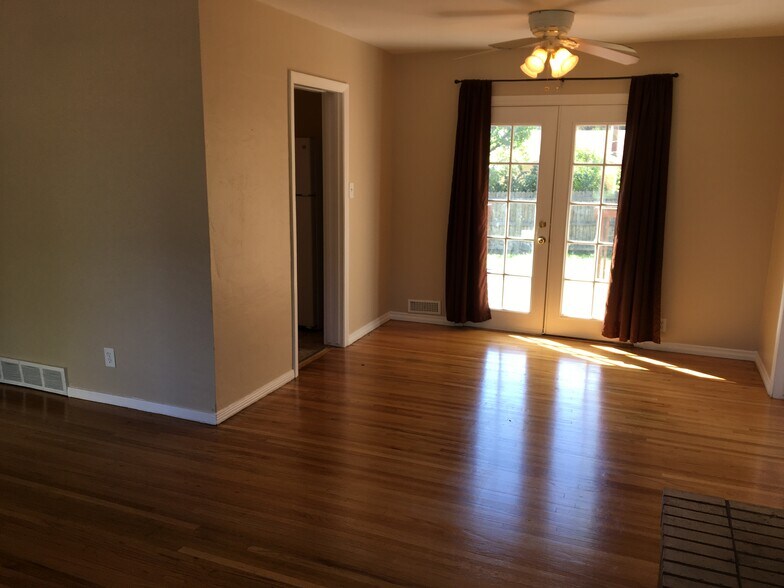 Building Photo - 305 Crestone Ave