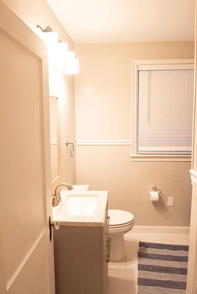 Building Photo - 3019 Forest Dr
