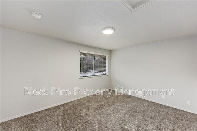 Building Photo - 3675 S Gekeler Ln