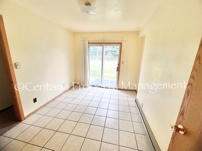 Building Photo - RARE FIND- Available 4 bedroom 1 1/2 bathr...