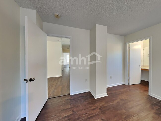 Building Photo - 4426 Red Hook Rd