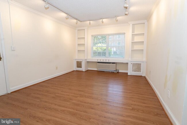 Building Photo - 1612 W Abingdon Dr