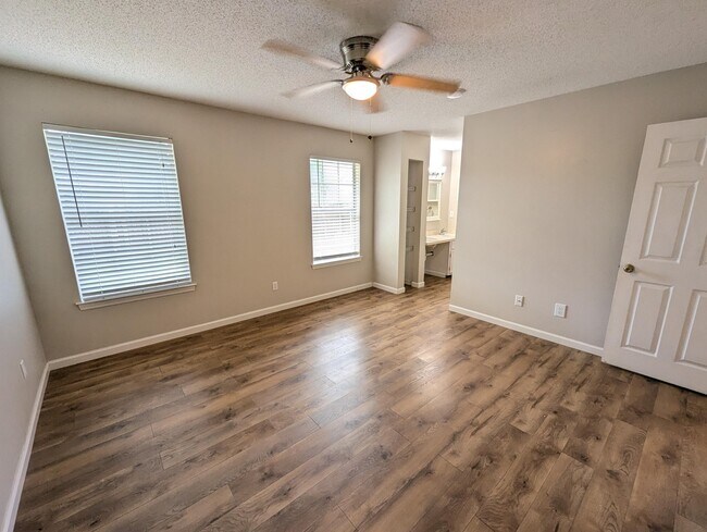 Building Photo - 1625 Campbell Dr N