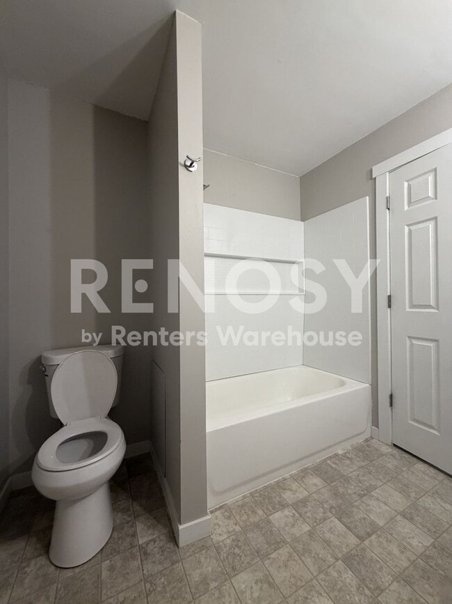 Building Photo - Available Now 3 Bedroom 2 Bath Townhouse in Woodbury
