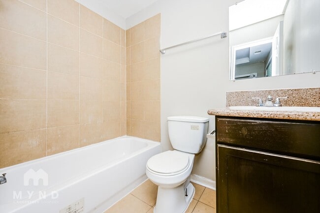Building Photo - 1575 Laurel Park Pl