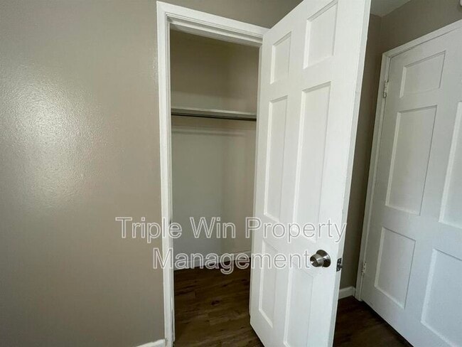 Building Photo - 1901 Eagle Dr