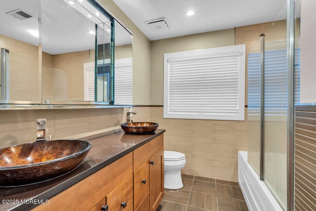 Building Photo - 8 Central Ave