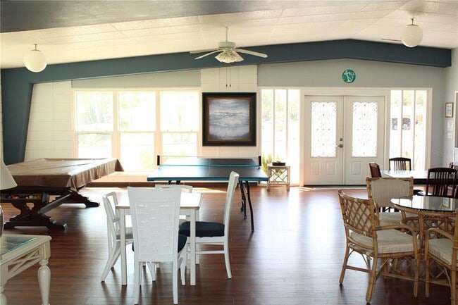 Building Photo - 5062 Live Oak Cir