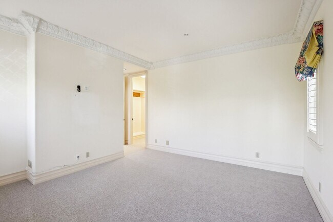 Building Photo - OCEAN VIEW CUSTOM BUILT LUXURY ESTATE