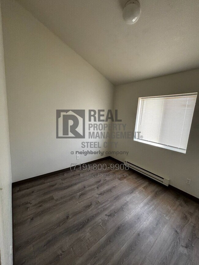 Building Photo - 1715 Oakshire Ln