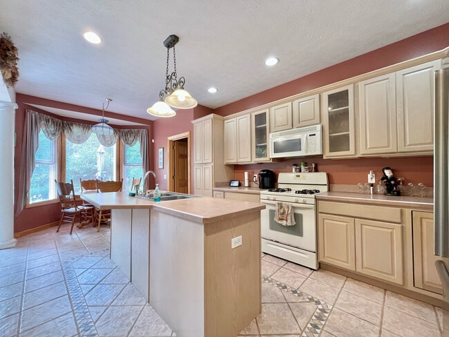 Building Photo - 6286 Fenn Rd